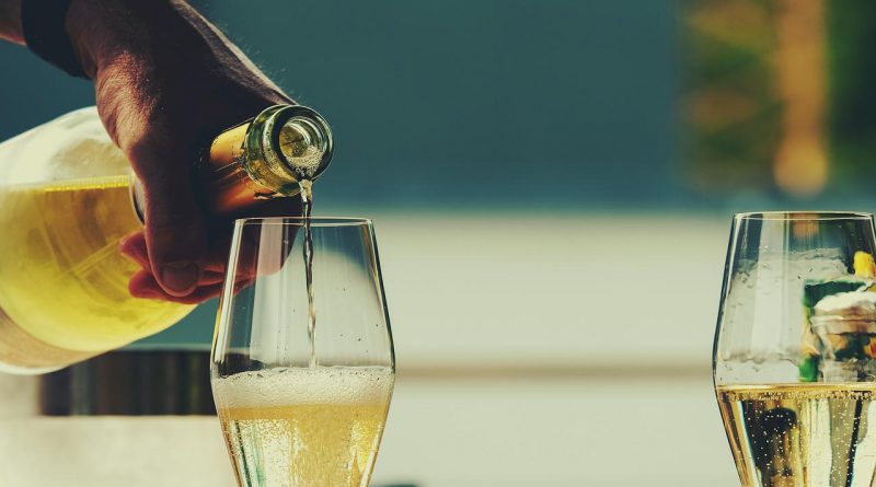 Drinks Sparkling Wine Alcohol  - NickyPe / Pixabay